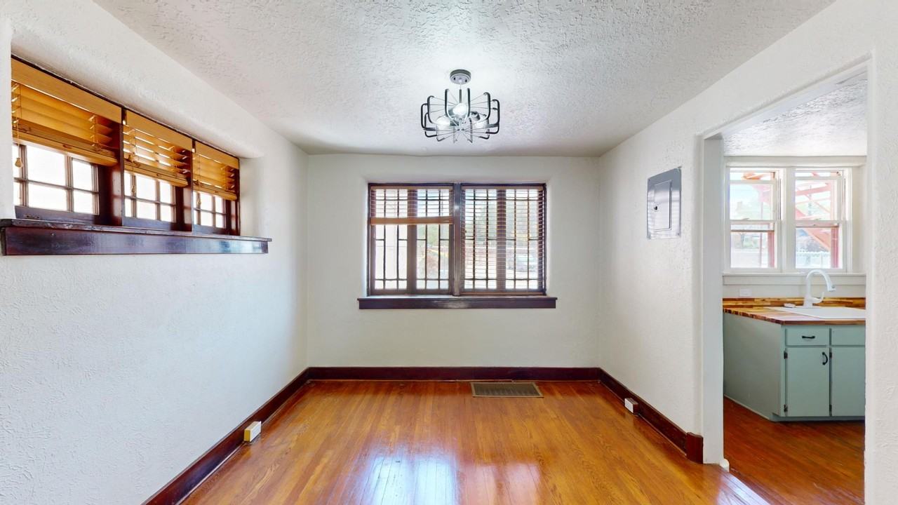 218 Arno St Se - Photo 4 of 22
