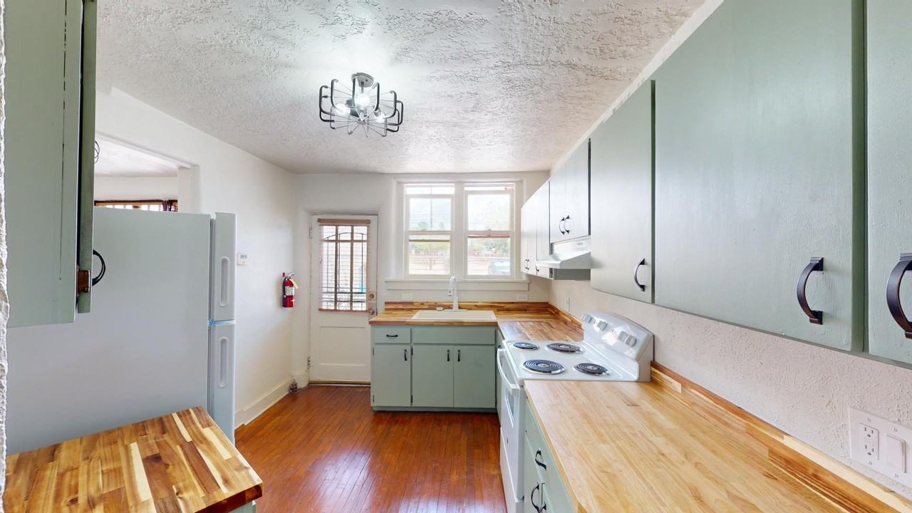218 Arno St Se - Photo 6 of 22