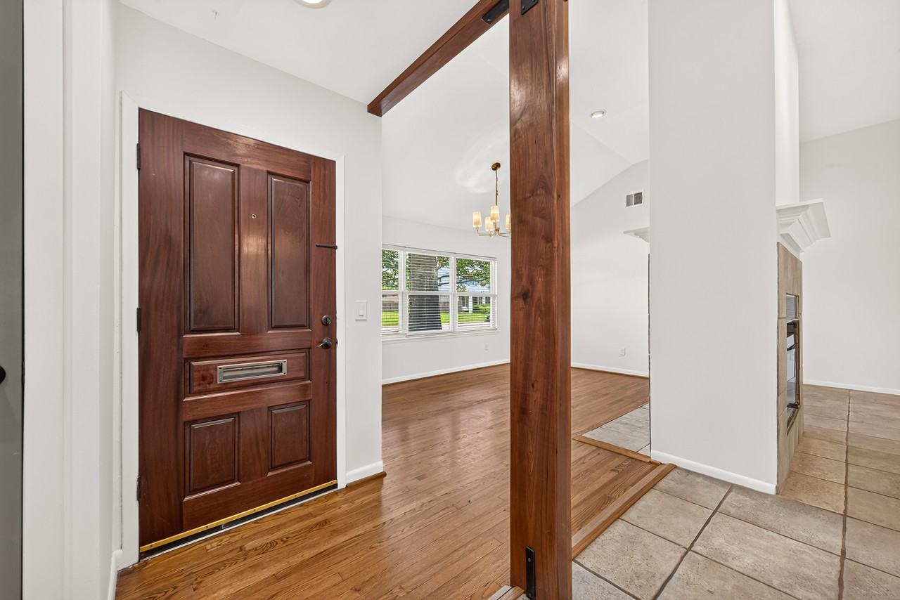 1309 Martin St - Photo 4 of 47