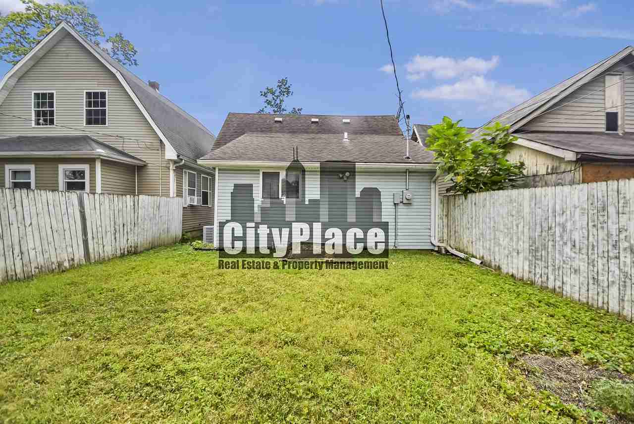 1616 Fletcher Ave - Photo 5 of 17
