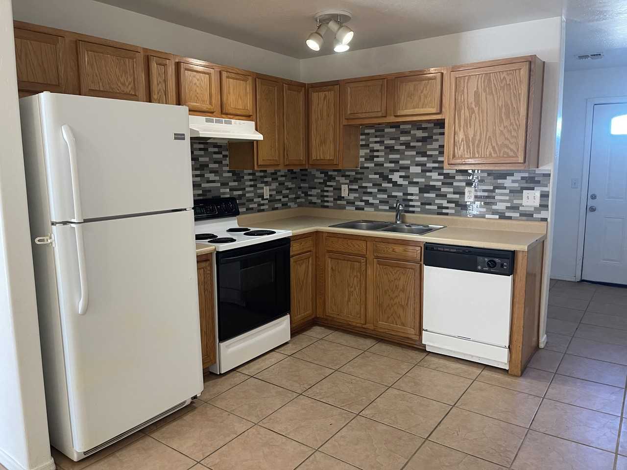 4035 N Montgomery Cir #B - Photo 3 of 12