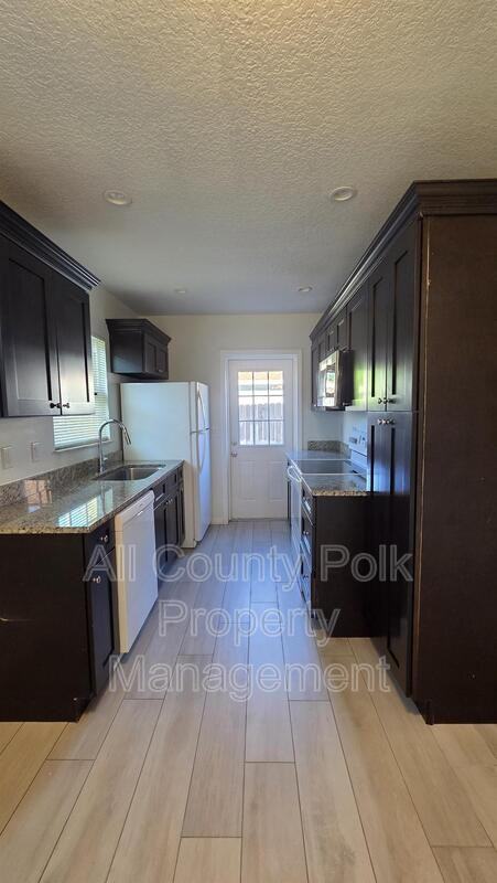 803 W Belmar St - Photo 6 of 19