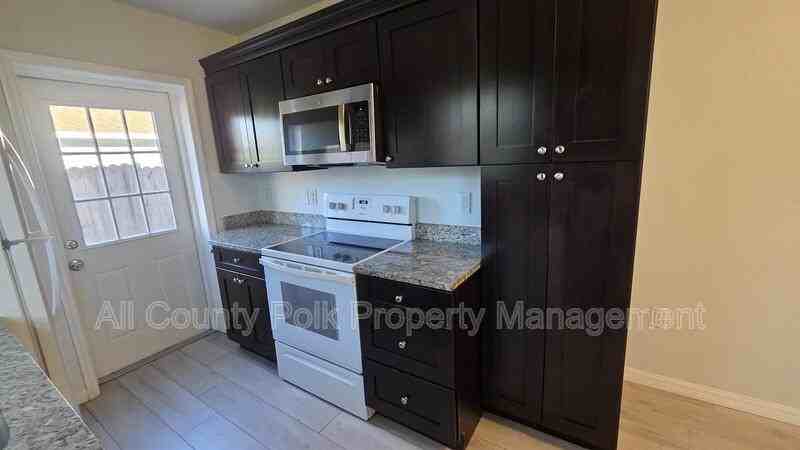 803 W Belmar St - Photo 7 of 19