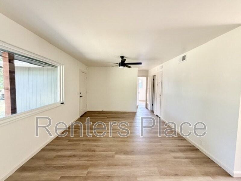 2214 S Poplar St - Photo 2 of 16