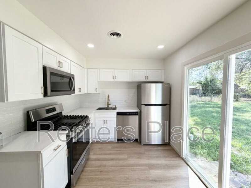 2214 S Poplar St - Photo 7 of 16