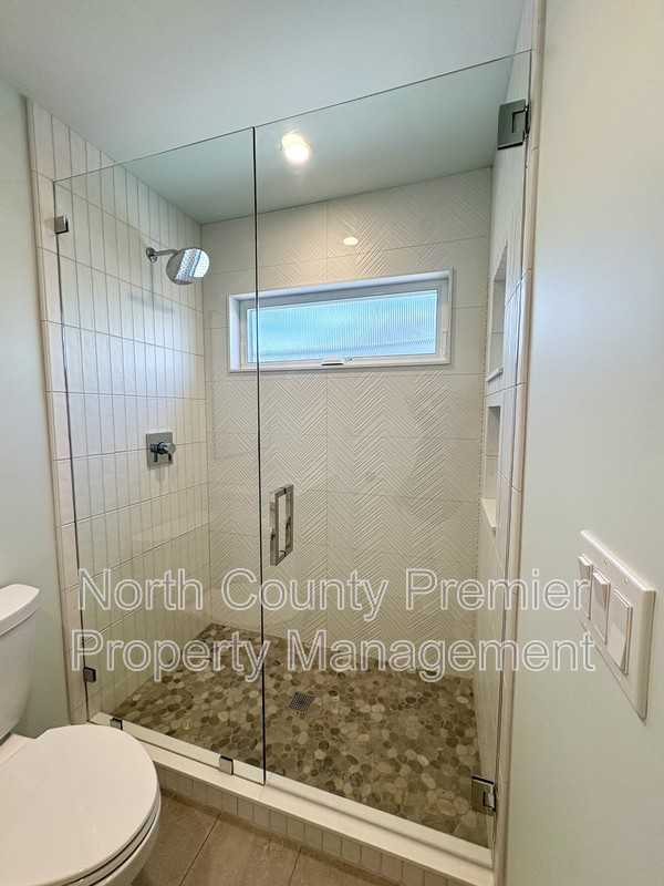 4673 32nd St - Photo 3 of 16