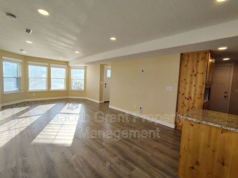 367 La Montagna Strada - Photo 3 of 27