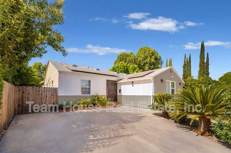 19422 Welby Way - Photo 2 of 42