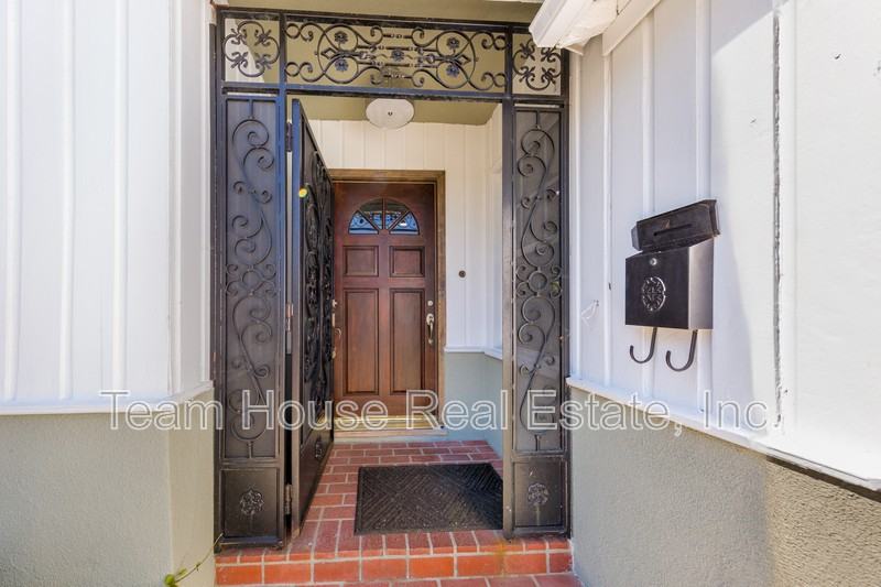 19422 Welby Way - Photo 5 of 42