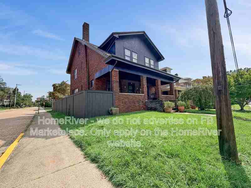 312 Brilliant Ave - Photo 2 of 19