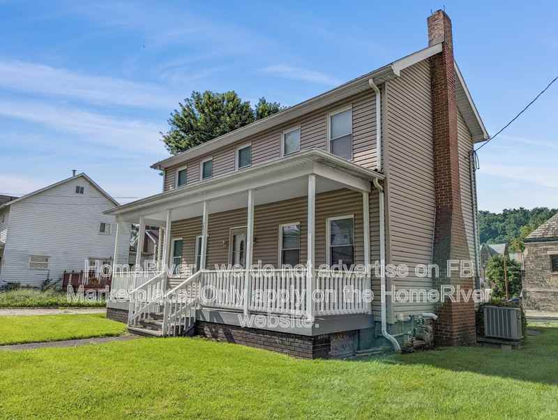 202 Howell St - Photo 2 of 20