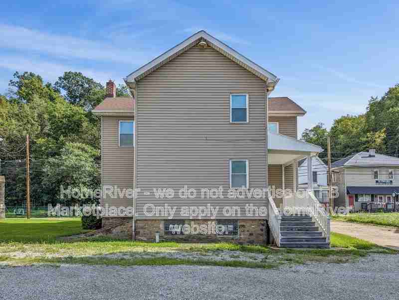 202 Howell St - Photo 3 of 20