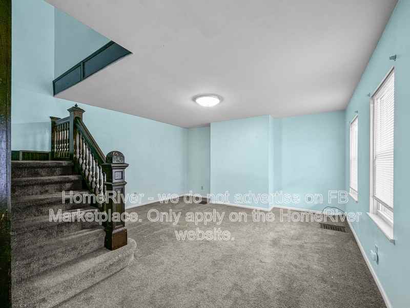 202 Howell St - Photo 7 of 20