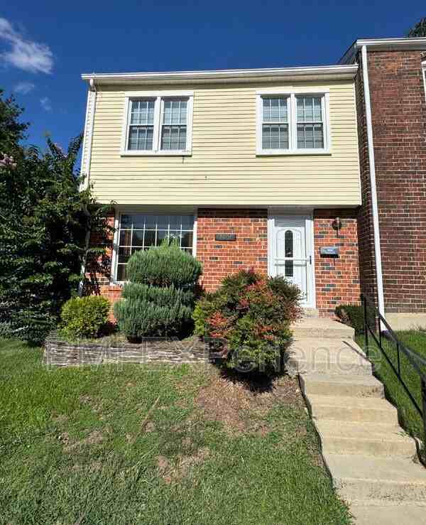 2067 Chadwick Ter - Photo 3 of 33