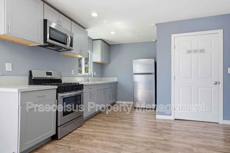 311 Date St #A - Photo 4 of 32