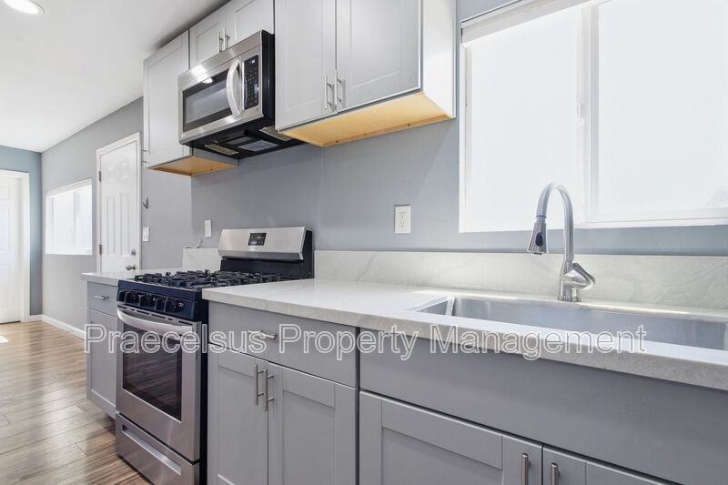 311 Date St #A - Photo 6 of 32