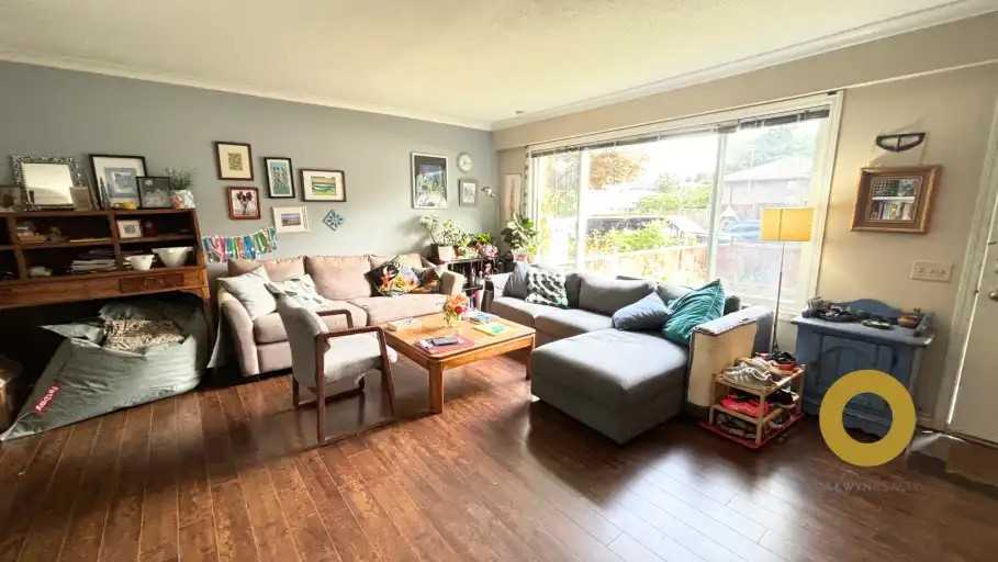 127 Mary St - Photo 4 of 20