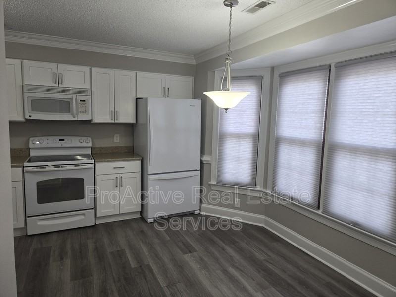 674 Lord Dunmore Dr - Photo 2 of 35