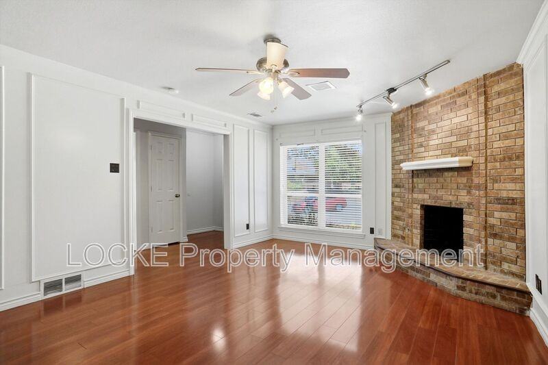 2033 Teton Pl #B - Photo 2 of 15