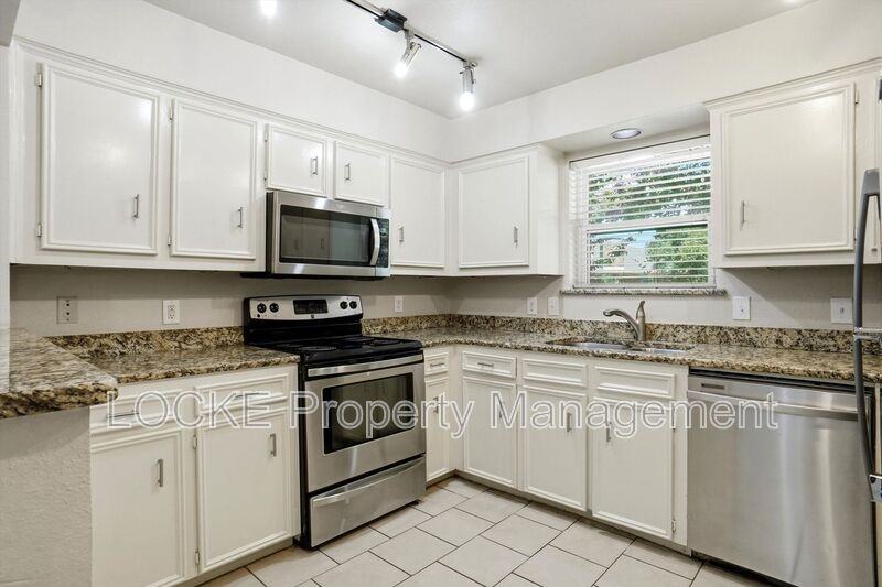 2033 Teton Pl #B - Photo 4 of 15