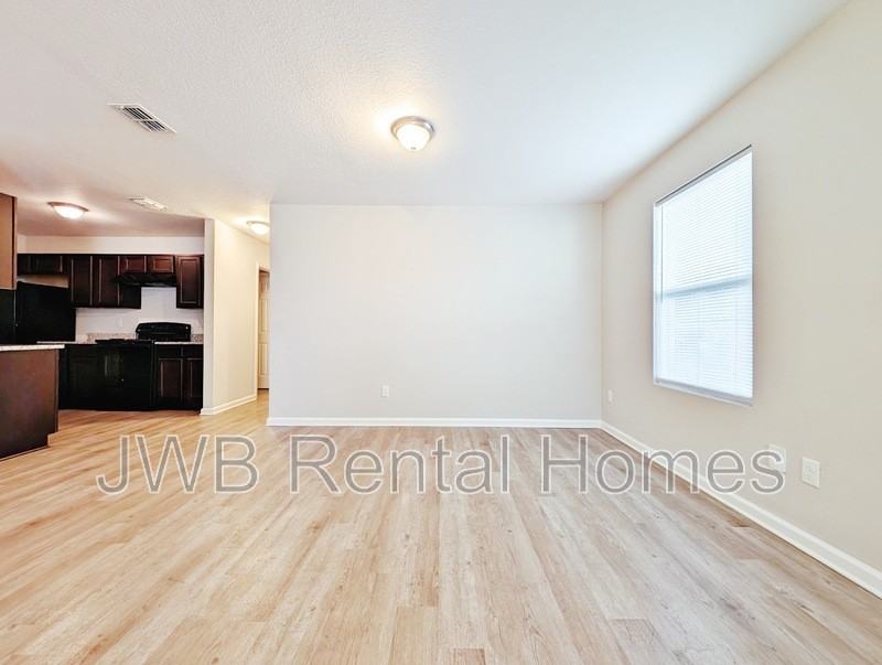 134 E 43rd St - Photo 4 of 15