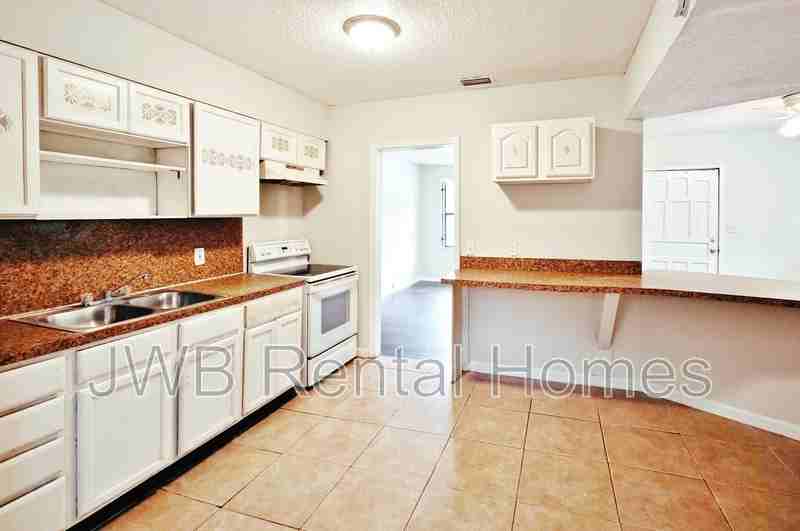 1905 Prospect St W - Photo 2 of 11