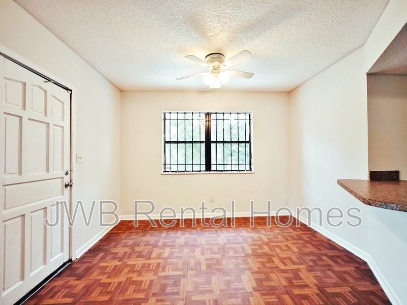 1905 Prospect St W - Photo 4 of 11