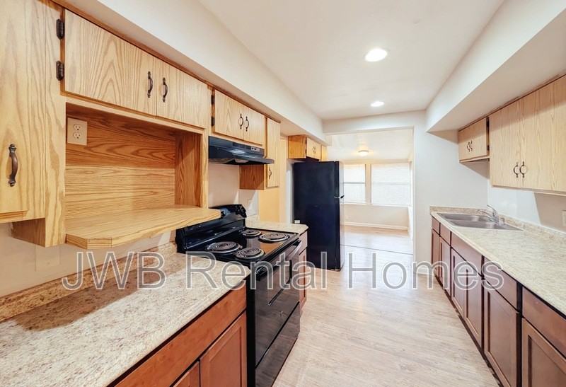 7534 Strato Rd - Photo 2 of 18