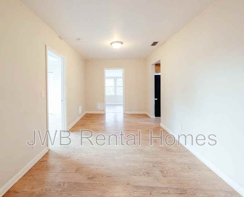 7534 Strato Rd - Photo 4 of 18