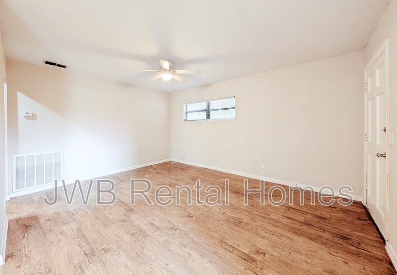 7534 Strato Rd - Photo 5 of 18