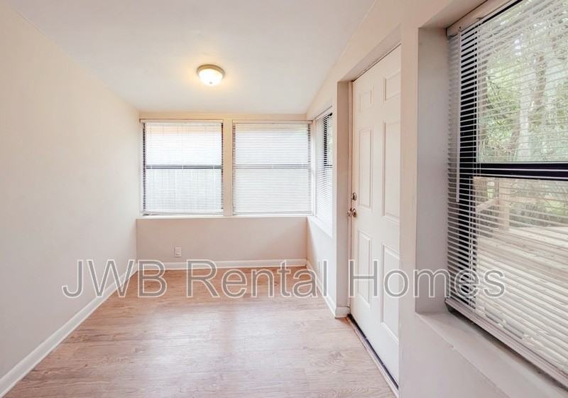 7534 Strato Rd - Photo 6 of 18