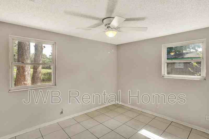 3837 Nancy St - Photo 4 of 16