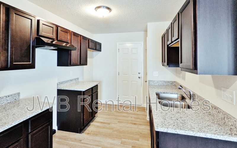 3133 Dignan St - Photo 2 of 11