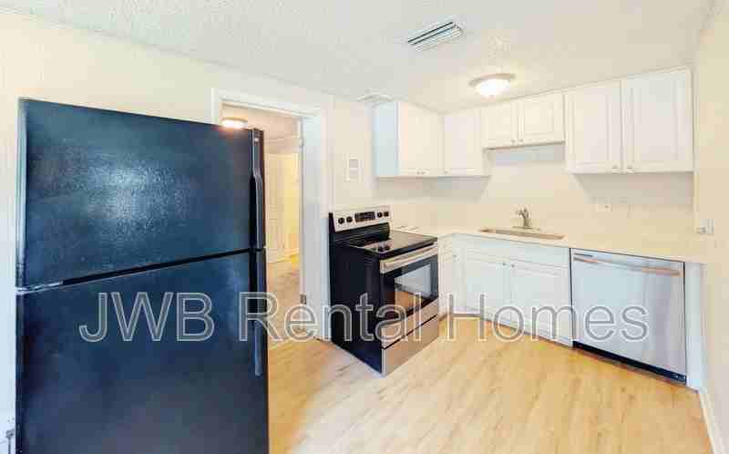 8740 Free Ave - Photo 2 of 16