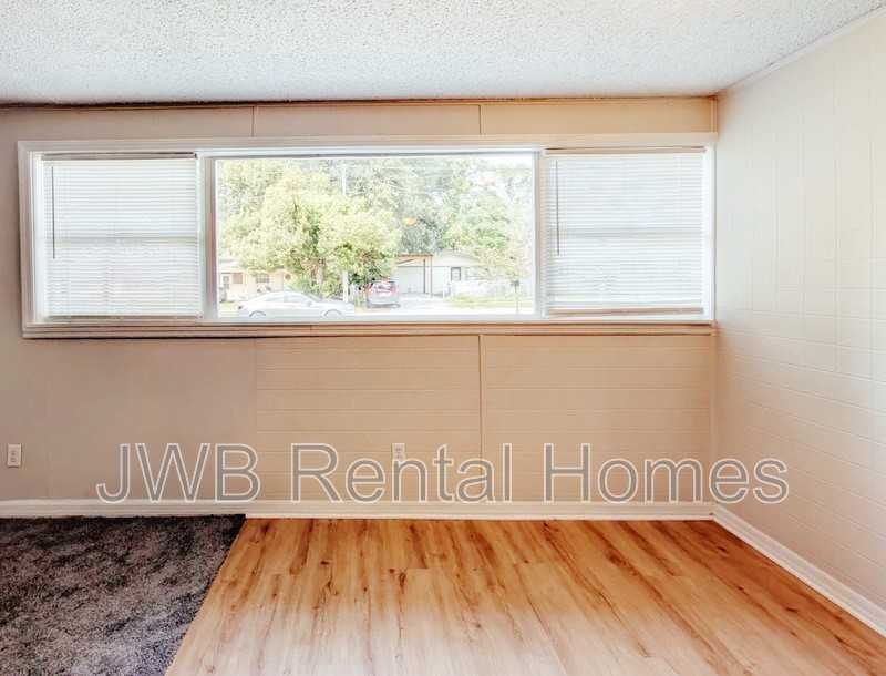 8740 Free Ave - Photo 4 of 16