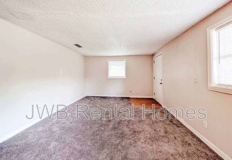 8740 Free Ave - Photo 5 of 16