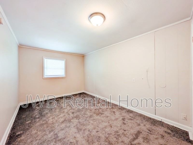 8740 Free Ave - Photo 6 of 16