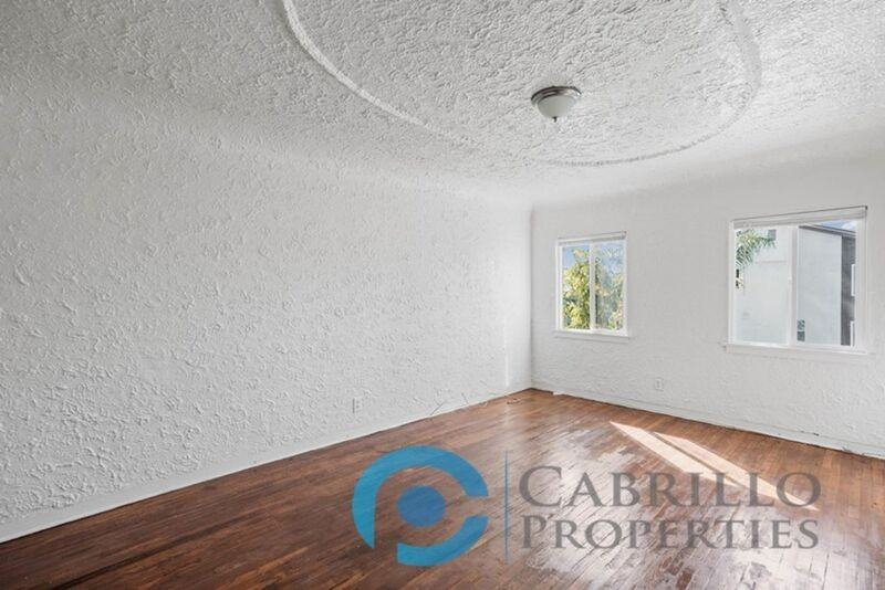 3009 1/2 30th St - Photo 4 of 18