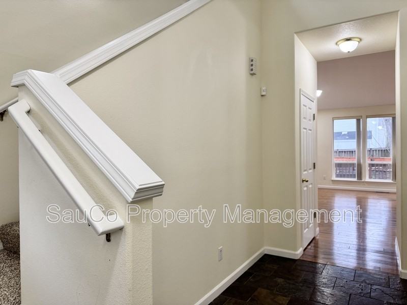 255 Ne 74th Ave - Photo 3 of 31
