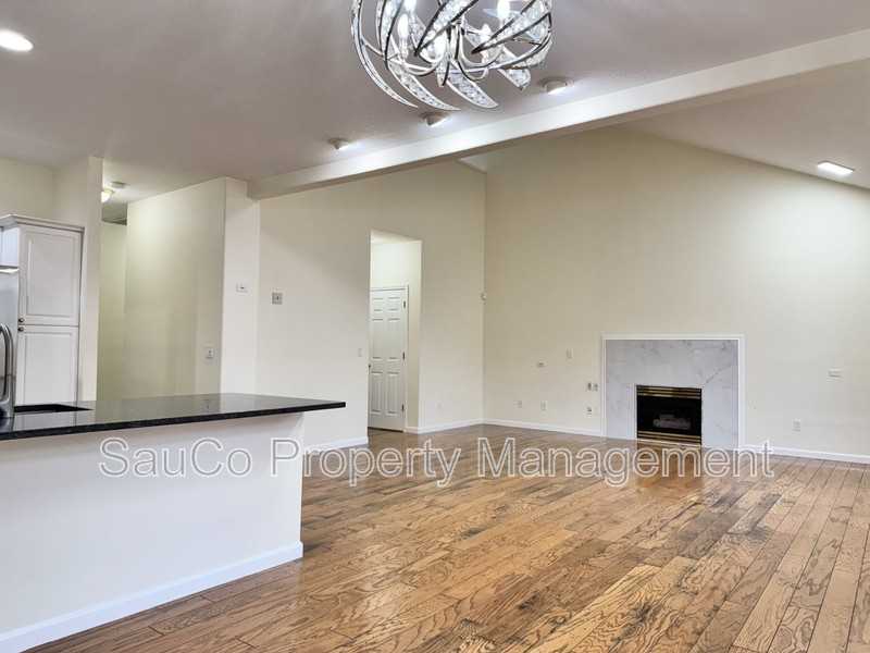 255 Ne 74th Ave - Photo 6 of 31