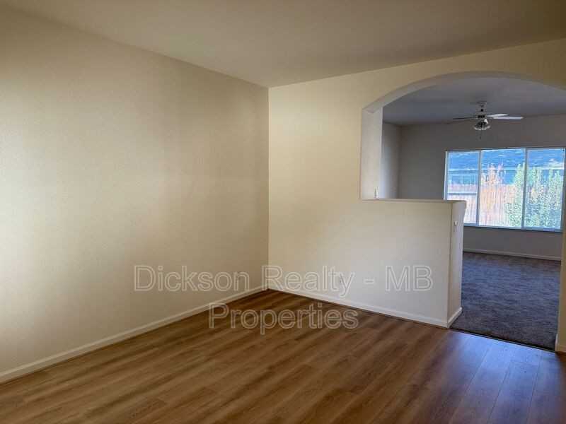 155 Sagebrook Dr - Photo 3 of 31