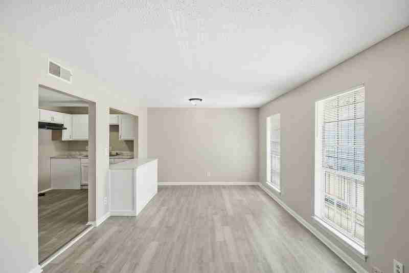 1952 18th Pl N - Photo 4 of 9