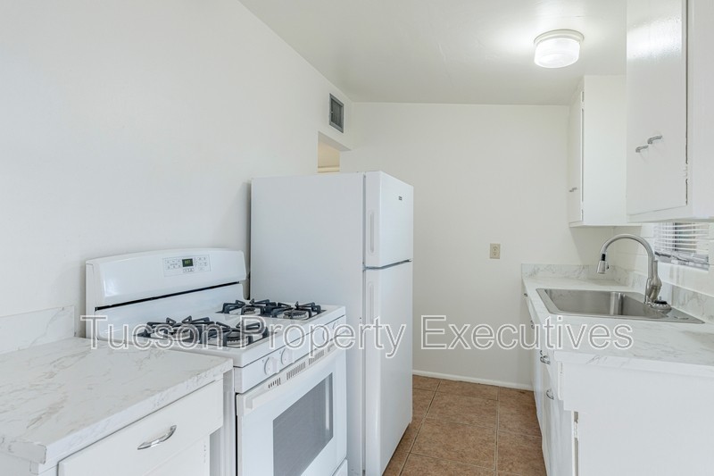 4246 E Pima St - Photo 3 of 18