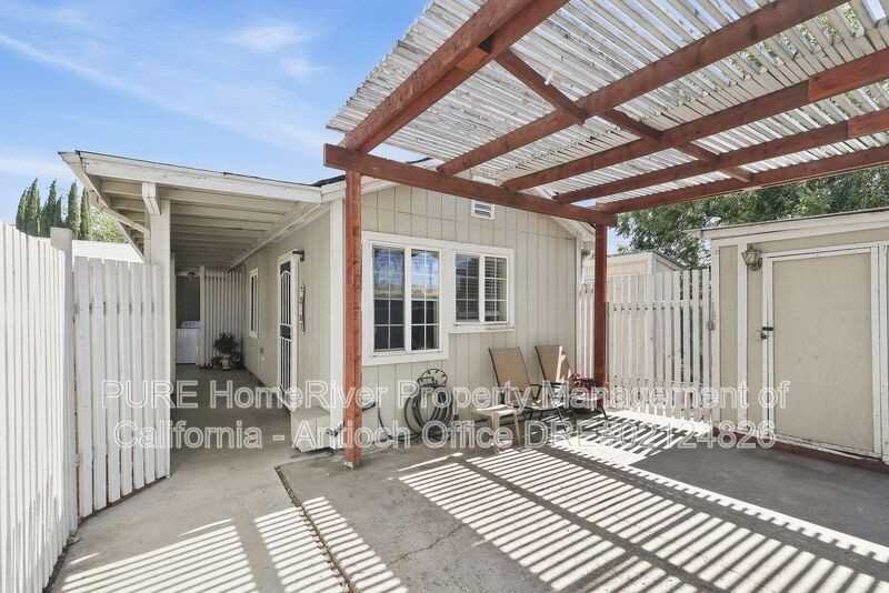 2405 G St - Photo 2 of 15