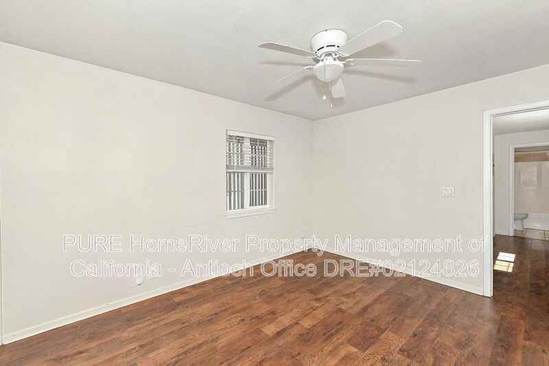 2405 G St - Photo 3 of 15