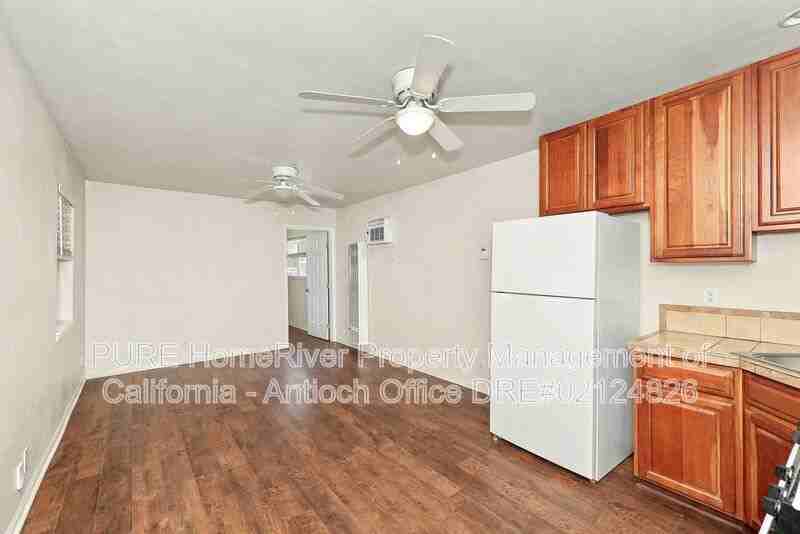 2405 G St - Photo 4 of 15