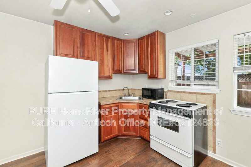 2405 G St - Photo 6 of 15
