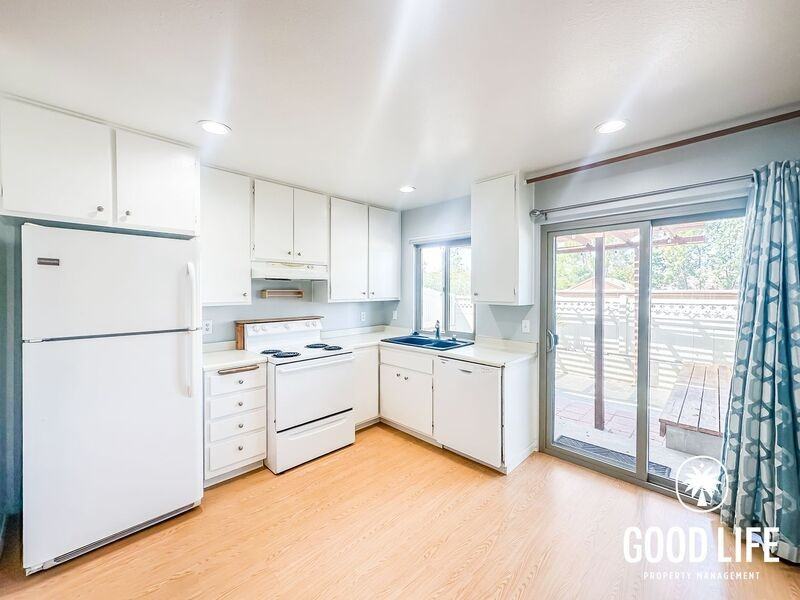 8754 Wahl St - Photo 3 of 16