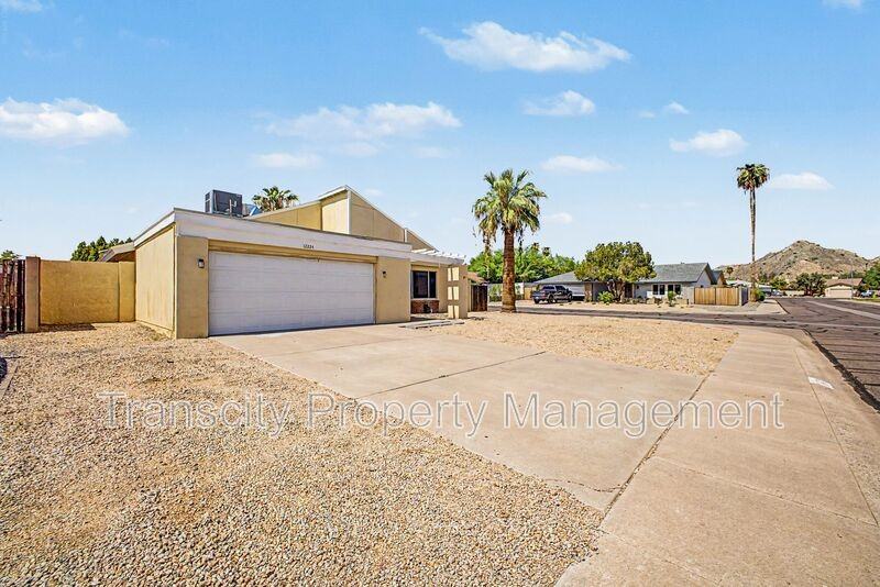 12224 N 26th Pl - Photo 2 of 22
