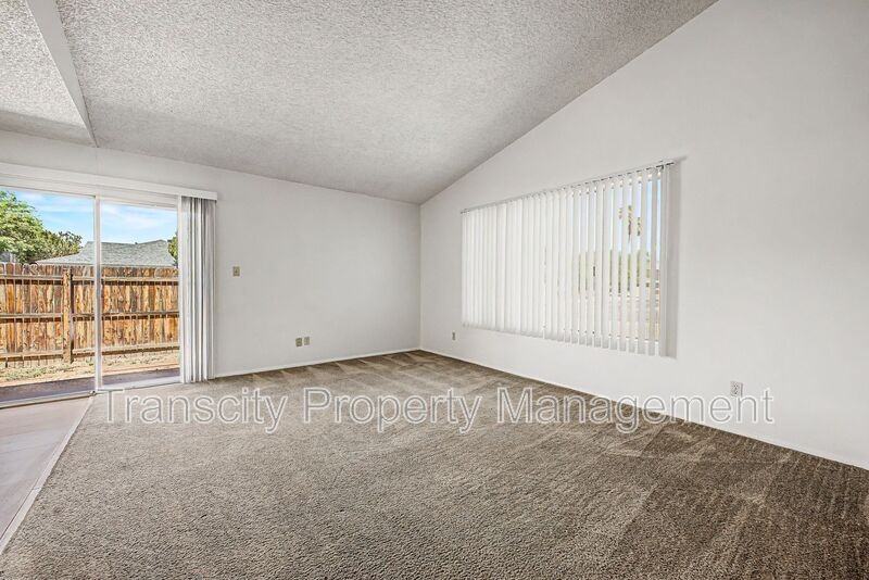 12224 N 26th Pl - Photo 7 of 22